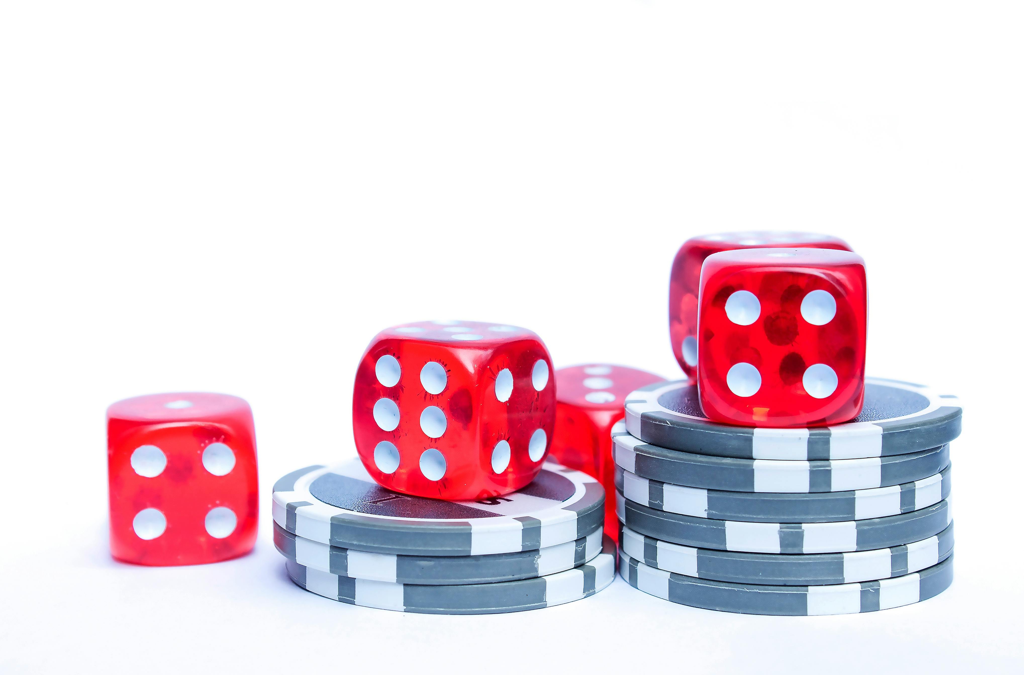 qqqbet লাইভ ক্যাসিনো ডিলার টেবিল গেম বাংলাদেশ